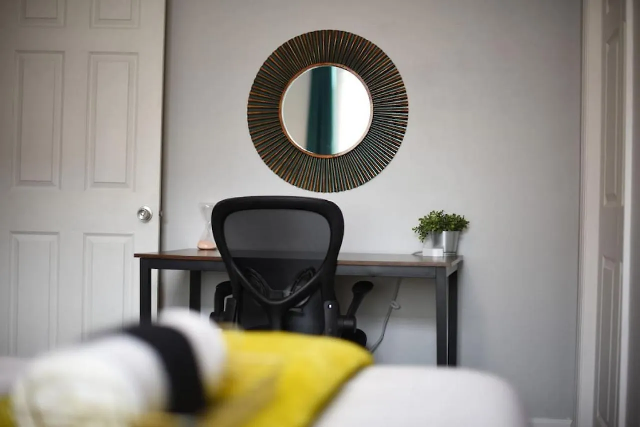 Appartamento Hostwise Stays - The James Apt 1 - Patio, Free Street Parking Pittsburgh