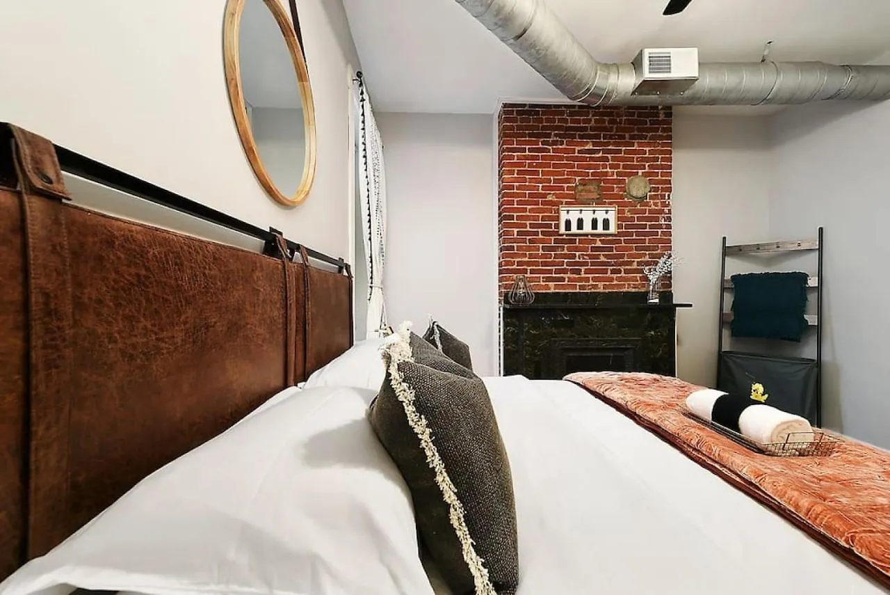 Apartamento Hostwise Stays - The James Apt 1 - Patio, Free Street Parking Pittsburgh