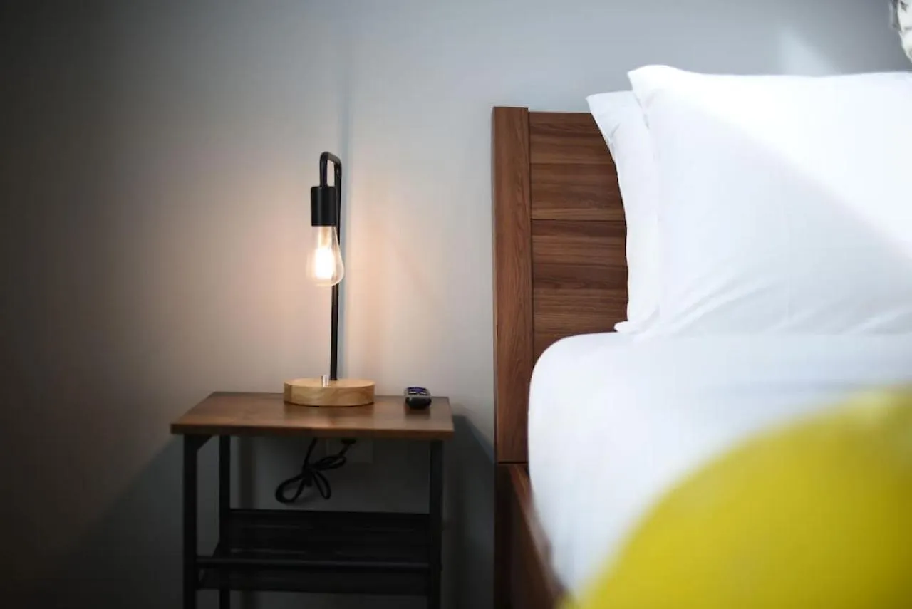 Hostwise Stays - The James Apt 1 - Patio, Free Street Parking Pittsburgh