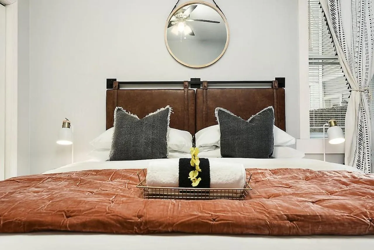 Apartamento Hostwise Stays - The James Apt 1 - Patio, Free Street Parking Pittsburgh Estados Unidos